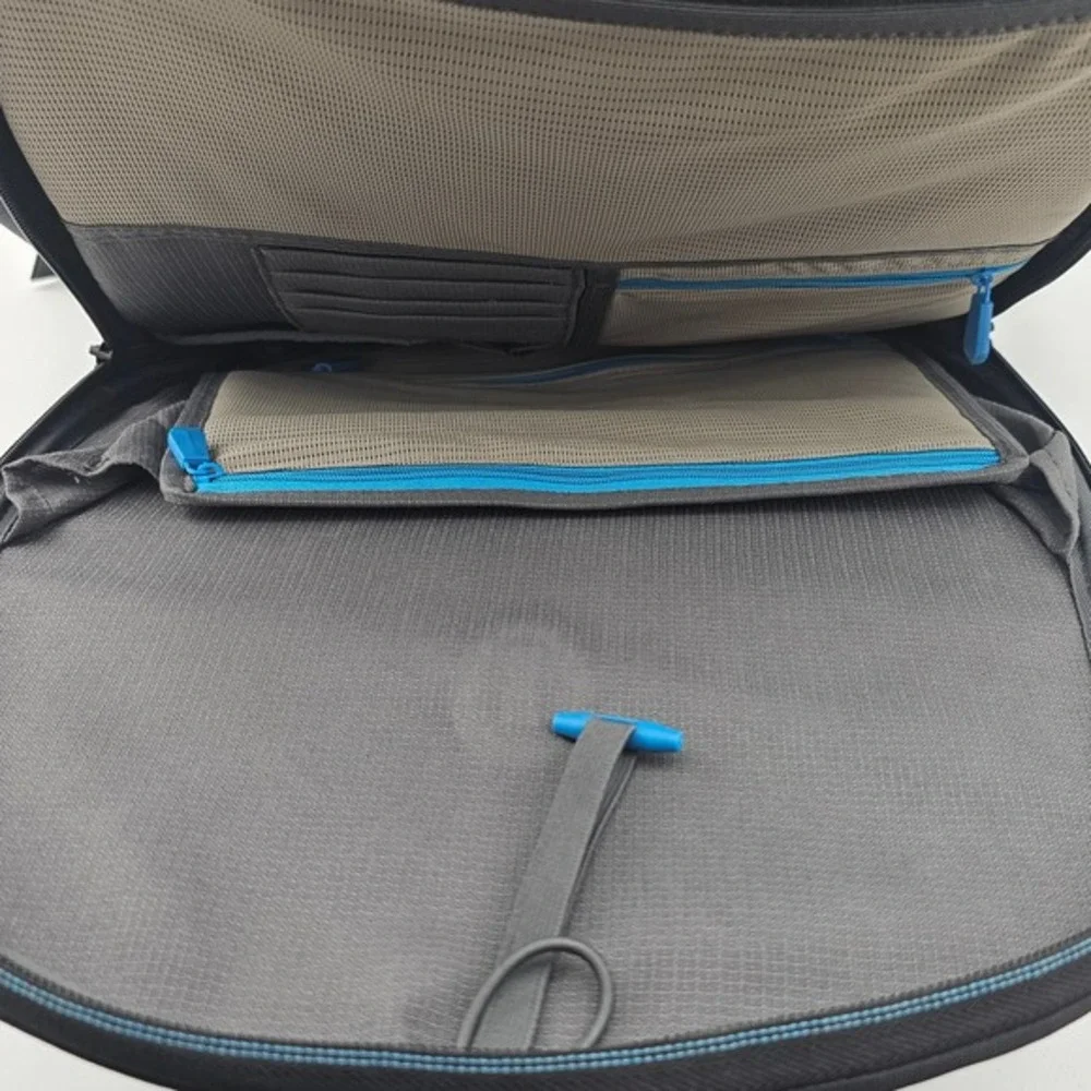 Alienware Vindicator 2.0 Gaming Laptop Backpack Black Blue Accents 17 Inch‎
